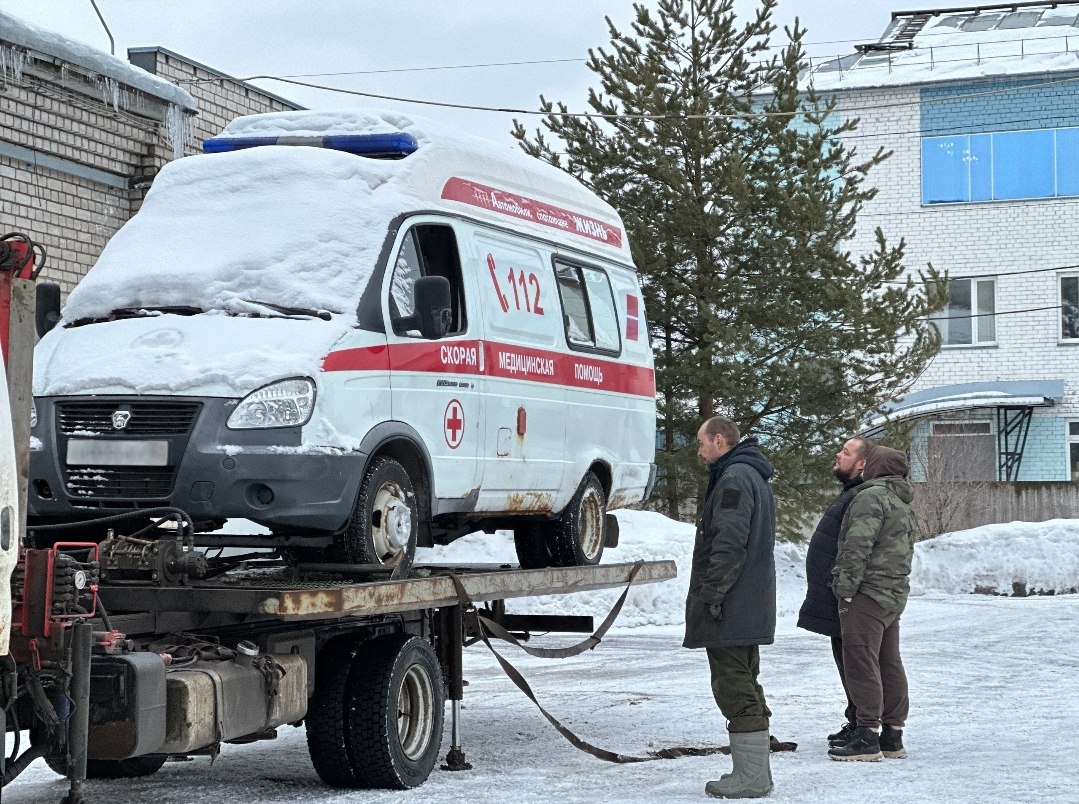 Автомобили на нужды СВО передала клиническая станция скорой медпомощи в Архангельской области  Архангельская областная клиническая станция скорой медицинской помощи передала Губернаторскому центру автомобиль «ГАЗ». Ранее они использовались в выездных бригадах скорой помощи, а в скором времени будут помогать нашим военнослужащим в зоне спецоперации.  В течение месяца при поддержке центра подготовки «СВОи Люди» и автосервисов Архангельска транспорт пройдет полную диагностику и необходимый ремонт. И уже после отправится на передовую.  Ранее станция скорой помощи уже передала УАЗ, который сейчас помогает военнослужащим выполнять боевые задачи на одном из направлений.