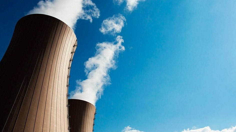 В Жамбылском районе Алматинской области построят вторую АЭС Правительство определило место строительства второй атомной электростанции в Казахстане она появится в Жамбылском районе Алматинской области передает ArbatMedia Соответствующее постановление кабинета министров датировано 26 января Документ закрепляет решение о возведении ядерной установки и конкретизирует территорию реализации проекта Принять решение о строительстве ядерной установки Вторая атомная электрическая станция и районе строительства ядерной установки Жамбылский район Алматинской области говорится в постановлении Это решение стало логическим продолжением курса властей на развитие атомной энергетики в республике Ранее в стране уже функционирует одна АЭС и строительство второй призвано усилить энергетическую безопасность государства Прислать новость