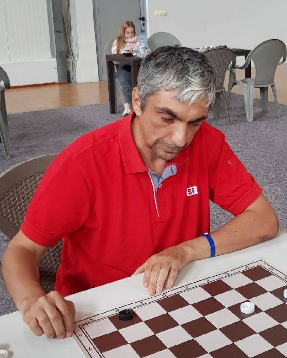 Международный гроссмейстер из Тулы завоевал бронзу на Кубке мира в Турции newstula ru fn 1749915 html Туляк Александр Гетманский занял третье место на Кубке мира по обратным шашкам в Турции В соревнованиях участвовали 23 спортсмена из четырех стран включая четырех международных гроссмейстеров В напряженной борьбе где ни один участник не избежал поражений Александр Гетманский продемонстрировал высокий результат уступив только Сергею Шеханову и Михаилу Горюнову Прислать новость Подписаться