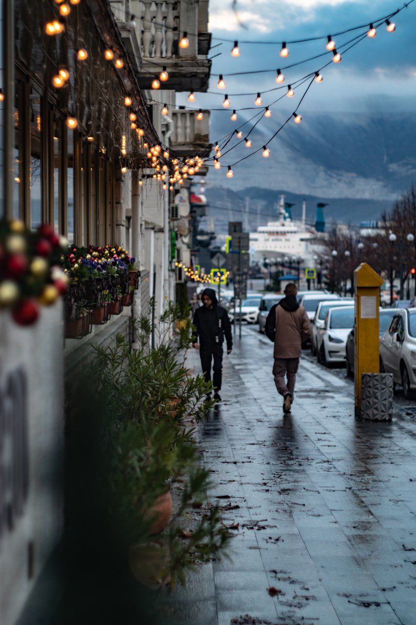 4 и 5 января местами в Краснодарском крае ожидаются сильный дождь гроза ветер с порывами 20 29 м с В связи с сильными осадками и таянием снега на малых реках бассейна реки Кубань юго восточной территории края и реках Черноморского побережья возможны подъёмы уровня воды местами до неблагоприятных отметок и выше Уважаемые жители и гости Новороссийска будьте внимательны соблюдайте меры безопасности sakanoid Радио 104FМ Новая Россия Мы в МАХ
