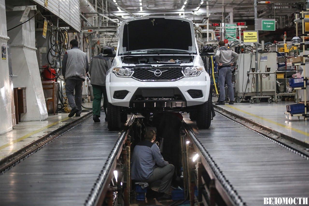 Соллерс собирается вложить в развитие УАЗ более 12 млрд рублей в ближайшие два года сообщил губернатор Ульяновской области Алексей Русских Он отметил что предприятие вносит значительный вклад в экономику региона За 2026 2027 годы на УАЗ планируется запустить производство компонентов систем безопасности прессовую линию по штамповке кузовов производство нового внедорожника Sollers S9 окрасочный комплекс а также участки сварки деталей для линейки пикапов и внедорожников Sollers Гендиректор и совладелец Соллерса Николай Соболев заявил в декабре что общий объем инвестиций группы составит более 35 млрд рублей в 2022 2028 годах Из них около 19 млрд рублей уже вложено Telegram Max