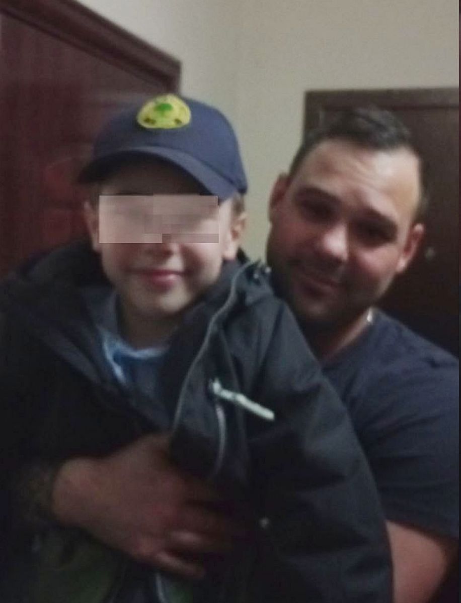 Липецкие спасатели разрезали прищемившую пальцы 9 летнего ребенка дверь квартиры   newslipetsk ru fn 1745395 html В Липецке 9 летний мальчик из любопытства или во время игры засунул четыре пальца в замочную скважину металлической входной двери и не смог их вытащить   Прислать новость Подписаться