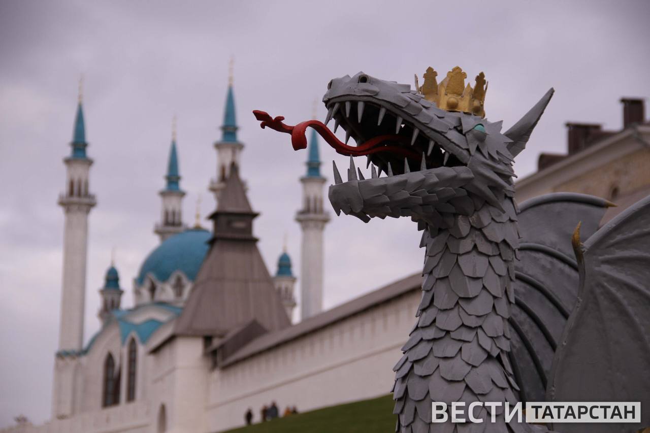 В Казани часть улицы Миславского получила название переулок Зилант В Казани часть улицы Миславского официально получила название переулок Зилант Соответствующее постановление опубликовано на сайте исполкома города Новый переулок проходит от улицы Кремлевской до улицы Дзержинского Кроме того в Кировском районе Казани планируется назвать новую улицу в честь академика РАН и Академии наук СССР Камиля Валиева Подписаться Сообщить новость Вести Татарстан в MAX