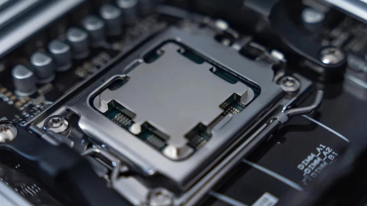 AMD прокомментировала проблему прожарки Ryzen 9800X3D виноваты производители материнских плат Компания AMD отреагировала на сообщения о прожарке процессоров Ryzen 9000X3D и сокетов AM5 указав на несоблюдение производителями материнских плат официальных рекомендаций по настройке BIOS www goha ru amd prokommentirovala problemu prozharki ryzen 9800x3d vinovaty proizvoditeli materinskih plat dvLMWp