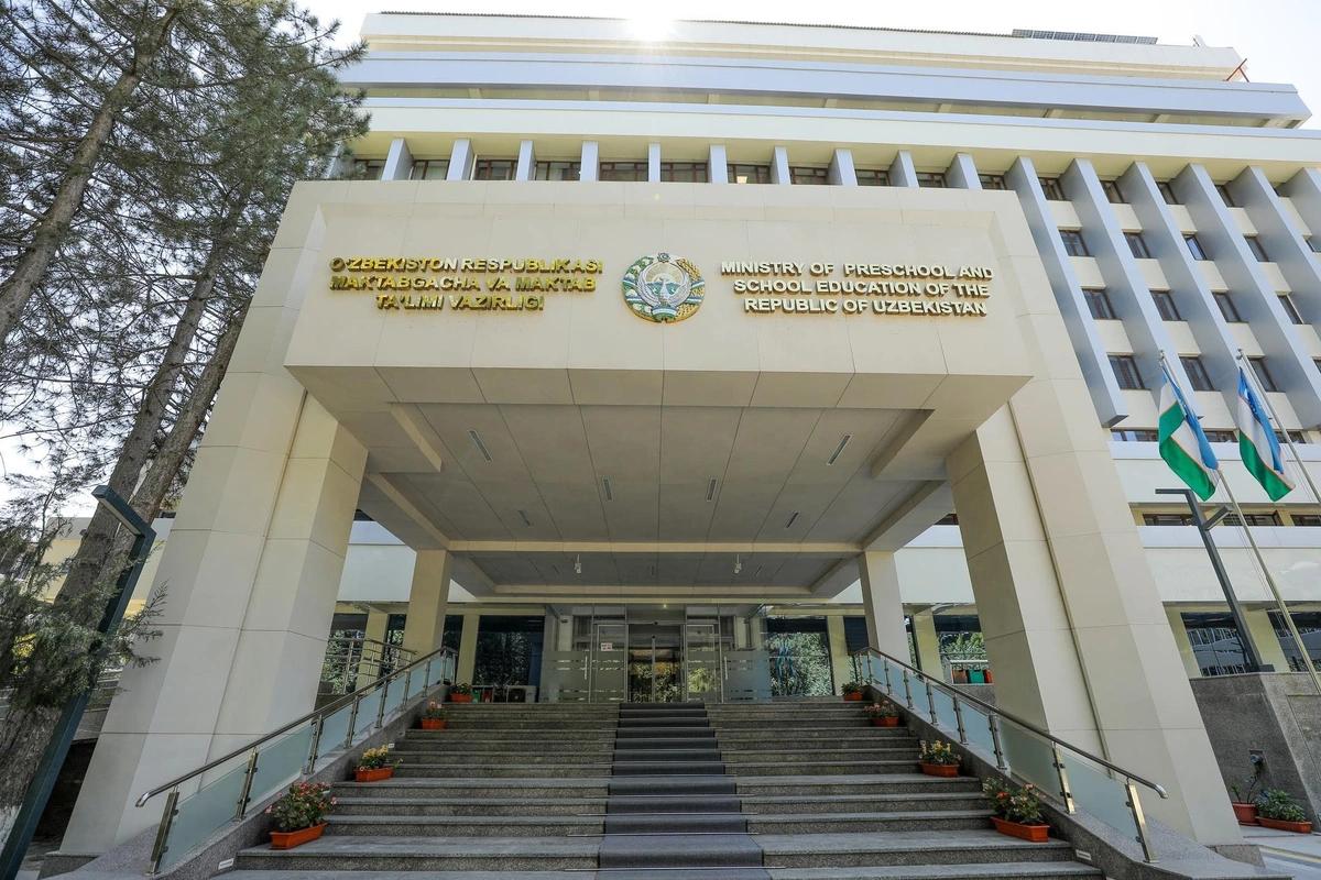 В Кашкадарье директор школы 17 Кукдалинского района предлагал трудоустройство в обмен на интимную связь В Кашкадарьинском областном управлении дошкольного и школьного образования прокомментировали информацию Сообщается что данный случай был изучен управлением Согласно приказу начальника управления директор школы освобождён от занимаемой должности Областное управление дошкольного и школьного образования осуждает любые негативные поступки порочащие звание педагога и заявляет что к таким лицам будут применяться строгие меры говорится в сообщении Остерегайтесь фейков Это единственный официальный канал NovostiUZ Подпишитесь чтобы получать достоверные новости и актуальные курсы валют Вы с Telegram Premium Поддержите нас одним нажатием Ссылка на пост telegram me NovostiUZ 58785