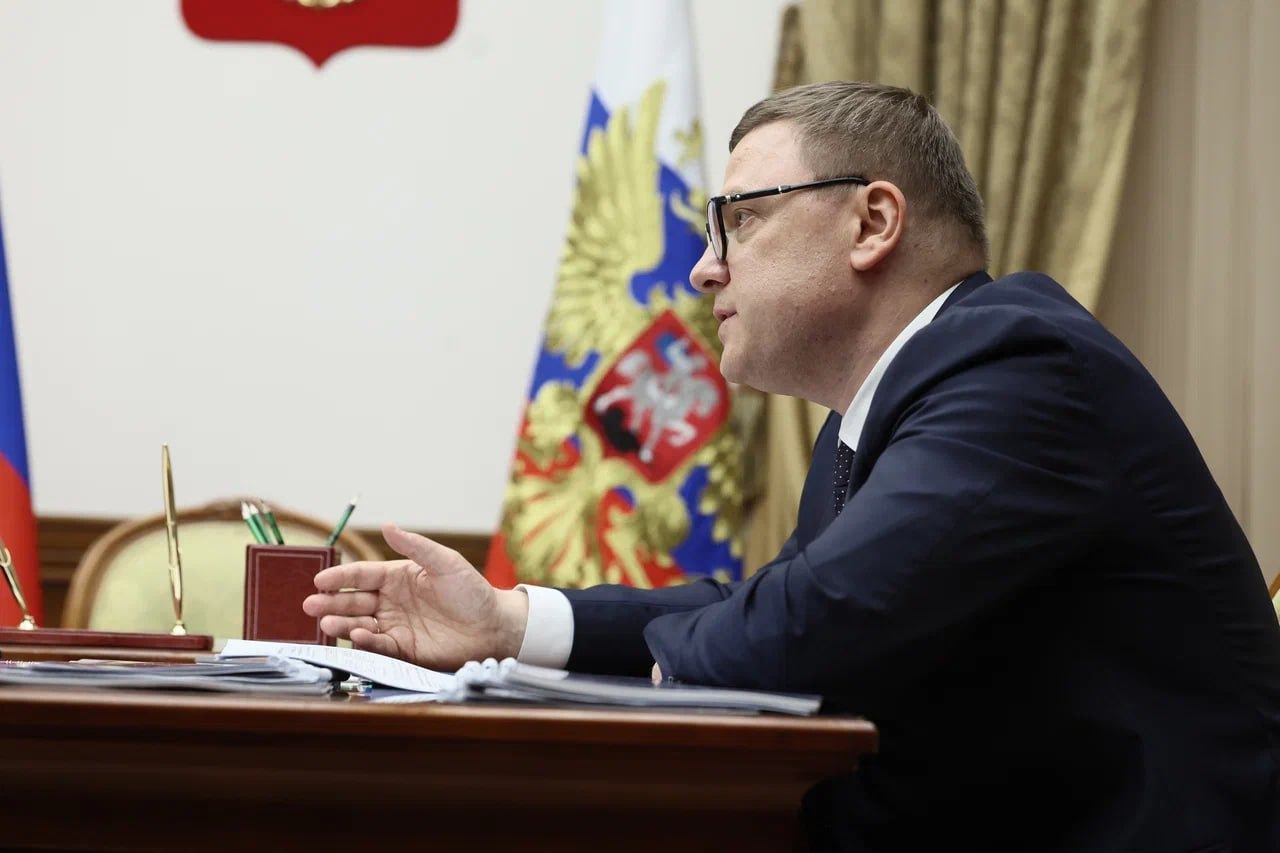 Губернатор также рассказал президенту о ключевых инфраструктурных проектах региона. Среди них: строительство современного межвузовского кампуса в Челябинске и научно-инженерного центра в Магнитогорске на базе МГТУ им. Г.И. Носова совместно с Минобрнауки . Также ведется строительство уникального детского хирургического комплекса с передовым оборудованием, включая малоинвазивные и лазерные технологии. Его планируют сдать в 2027 году, работы идут по графику. В Магнитогорске возводится многопрофильный медицинский центр, имеющий стратегическое значение для города и всего юга области. Завершение строительства приурочат к столетию Магнитогорска. Кроме того, регион инвестирует в туристическую отрасль. Запланировано создание крупного всесезонного горнолыжного курорта с 65 км трасс, развитой дорожной сетью 115 км и 5 тысячами гостиничных номеров. В заключение губернатор Алексей Текслер отметил двукратный рост ВРП региона за последние пять лет – с 1,5 до 3 трлн рублей. Также создана особая экономическая зона, ориентированная на развитие робототехники. / Прислать новость