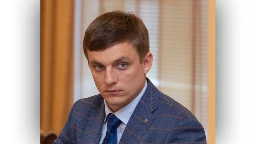 Вечерний Хабаровск Министром внутренней и информационной политики Хабаровского края назначен Сергей Сергеевич Дмитриев До этого он был заместителем главы администрации губернатора и правительства Хабаровского края Ранее работал в органах власти Саратовской Псковской и Херсонской областей а в 2024 году возглавлял управление по защите населения от чрезвычайных ситуаций в Саратове vehernij habarovsk