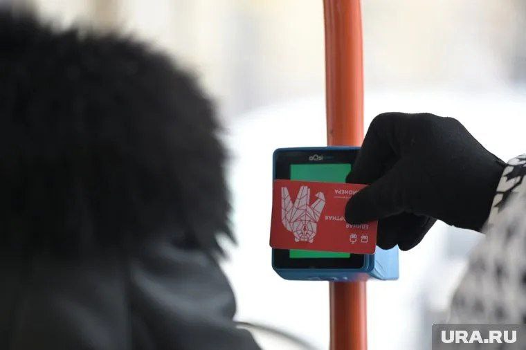 Цена на проезд в общественном транспорте Салехарда увеличится на треть Как сообщает мэрия окружной столицы, с 1 августа билет будет стоить 40 рублей и 35 при оплате с помощью «Морошки». Месячный проезд обойдется в 2000 рублей, при использовании карты «Морошка» — 1750. Стоимость школьного проездного не изменится и останется 383 рубля. Подписаться Прислать новость Дать «буст»