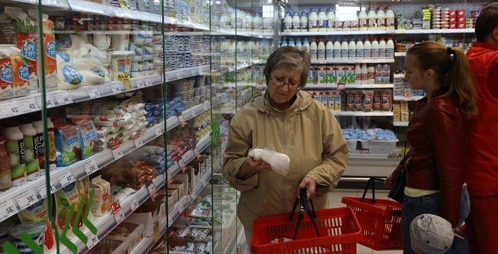 ФАС предупредила ритейлеров о недопустимости завышения цен перед Новым годом Федеральная антимонопольная служба напомнила продавцам что необоснованно повышать цены перед новогодними праздниками когда растет спрос недопустимо Ведомство будет пресекать любые нарушения если обнаружит недобросовестное поведение по отношению к покупателям