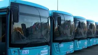 В 2025 году Санкт Петербург получил крупнейшую партию автобусов и электробусов 466 машин Губернатор Санкт Петербурга Александр Беглов отметил что средний возраст автобусов Пассажиравтотранса удалось уменьшить до рекордных четырёх лет 92 троллейбуса и 61 трамвай пополнили Парк Горэлектротранса пополнили 92 троллейбуса и 61 трамвай Также в Петербурге завершилась реконструкция трамвайного депо 7 теперь оно самое современное в стране Наши новости в Телеграм VК ОK MAX
