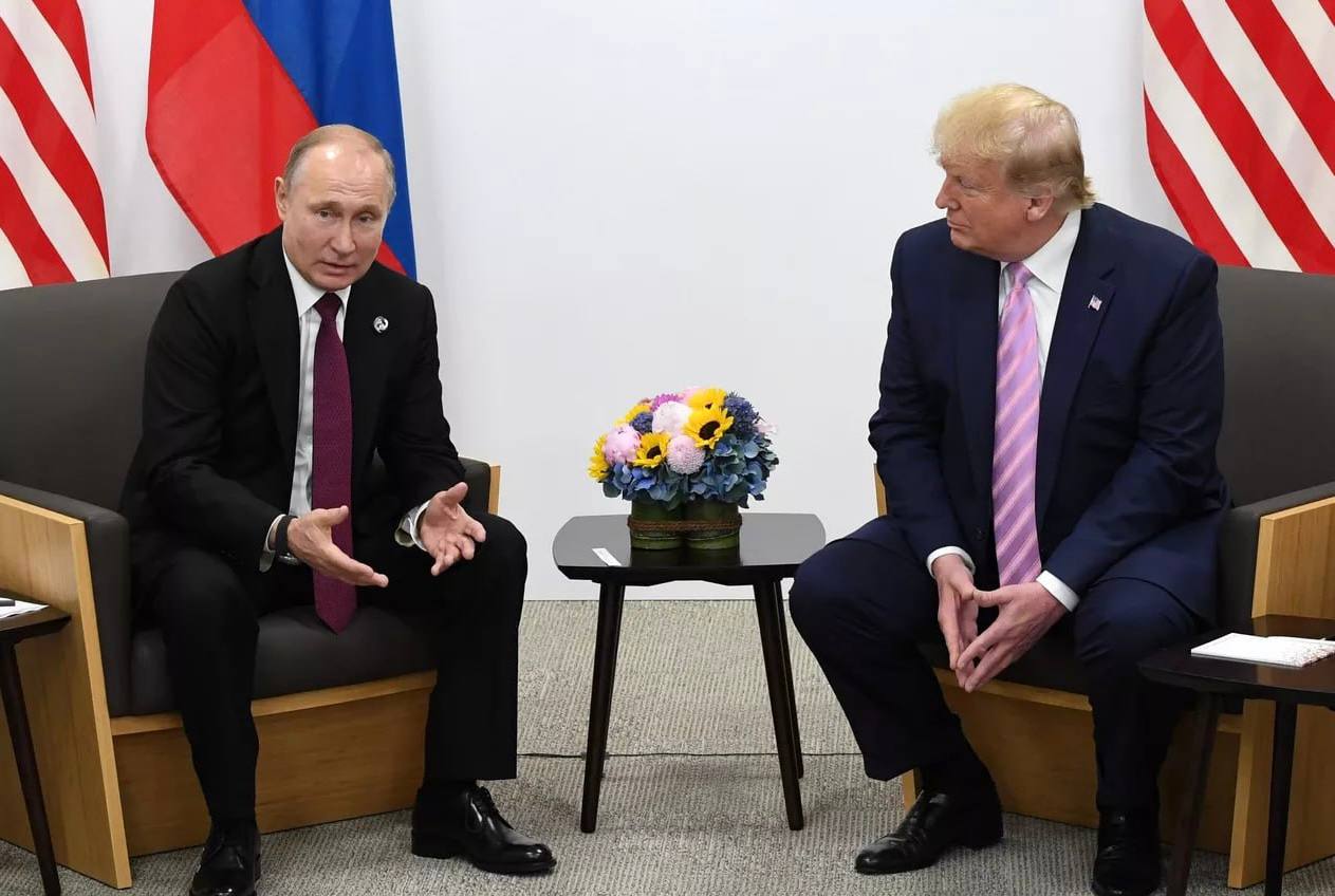 Встреча Владимира Путина и Дональда Трампа может привести к снятию напряженности между Россией и коллективным Западом, считают в The Globe and Mail.  По мнению обозревателей, встреча заставит Украину понервничать, так как пока не ясно, "какую цену [за эту потенциальную разрядку] пожелает заплатить президент США".