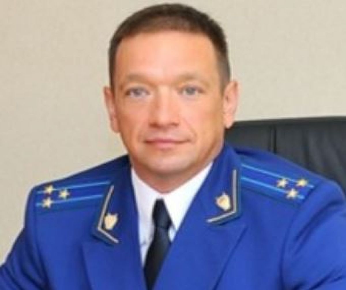 Бывший зампрокурора Алексей Киреев не перешел в воронежское правовое управление В пятницу, 11 июля ряд местных СМИ сообщил о возможном назначении Алексея Киреева на должность заместителя руководителя правового управления в правительстве Воронежской области. Редакция «Воронежских Новостей» обратилась в пресс-службу правительства, где опровергли подобные слухи, сообщив, что на данный момент Киреев в управлении не работает. ↗ Прислать новость Подписаться