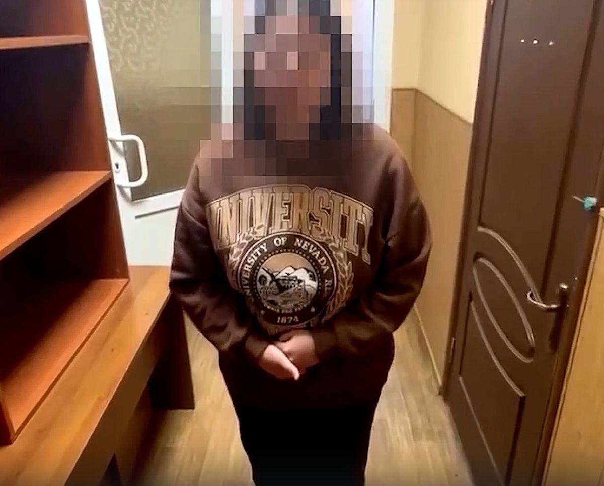 Молодая москвичка помогала мошенникам обобрать 88 летнюю калужанку   kaluganews ru fn 1794024 html Молодая курьерша из Москвы помогла мошенникам украсть у пенсионерки миллион рублей Как им удалось втянуть пожилую женщину в преступную схему Читайте подробности   Прислать новость Подписаться