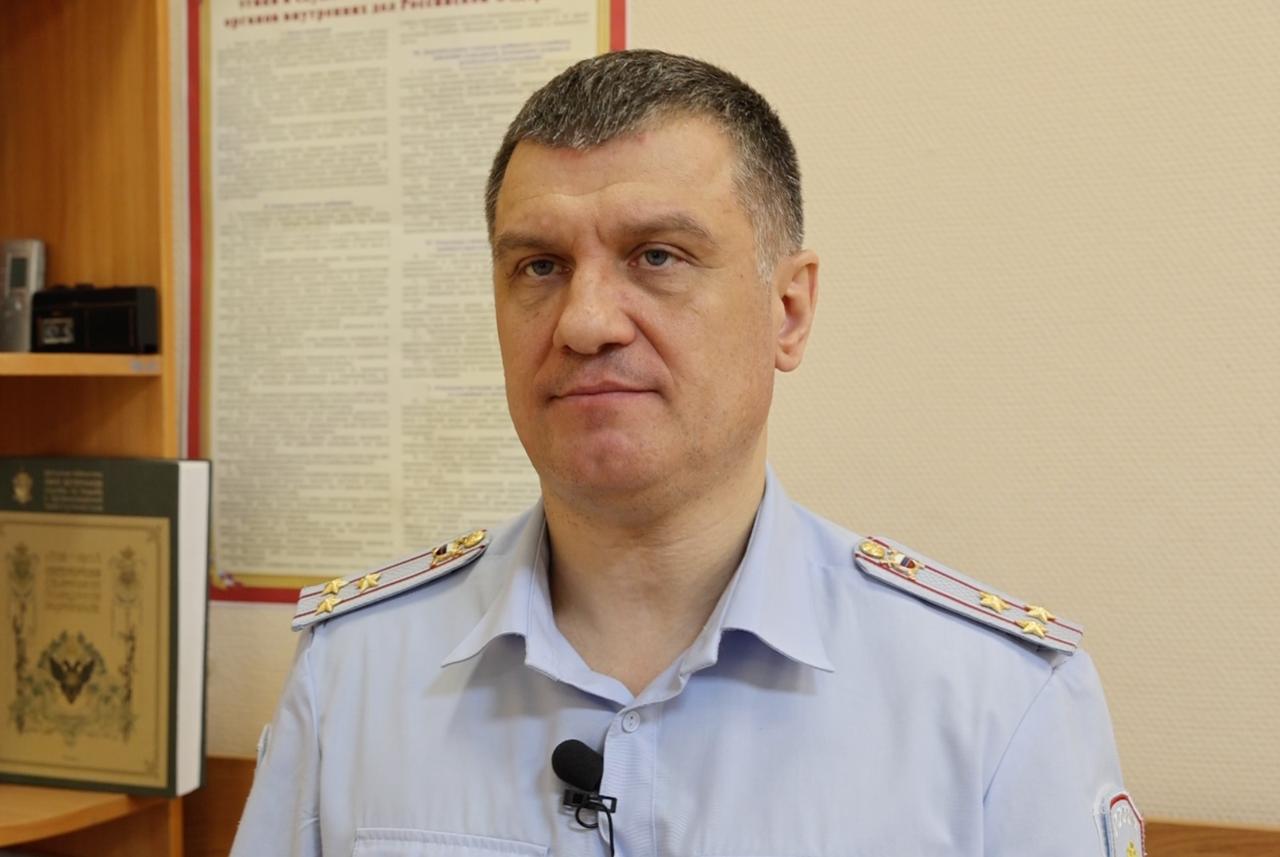 Задержали главу пресс службы петербургской полиции 78 Начальника управления информации и общественных связей главка МВД по Петербургу и области Вячеслава Степченко задержали сообщает канал 78 со ссылкой на анонимный источник Степченко обвиняют в получении взятки Бумага не смогла до него дозвониться Взятки По версии следствия администратор телеграм канала Конкретно ру регулярно передавал взятки Степченко в сумме тот получил не менее 660 тысяч рублей За эти деньги Степченко якобы передавал информацию о происшествиях и видеозаписи камер наблюдения В рамках дела провели обыски администратору Конкретно ру также предъявили обвинения в даче взятки Фото скриншот видео полиции Петербурга Подписывайтесь на Бумагу и предлагайте новости