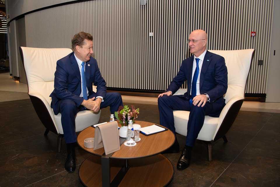 Состоялась рабочая встреча Алексея Миллера и Первого заместителя Премьер министра Республики Казахстан Романа Скляра Стороны обсудили ход и перспективы взаимодействия в газовой сфере Справка В 2023 году Газпром и Правительство Казахстана подписали Соглашение о стратегическом сотрудничестве В октябре 2025 года Газпром и Правительство Казахстана подписали Соглашение об основных условиях долгосрочной переработки казахстанского газа в России и меморандум о реализации проекта строительства нового магистрального газопровода из России в Казахстан Газпром в MAX