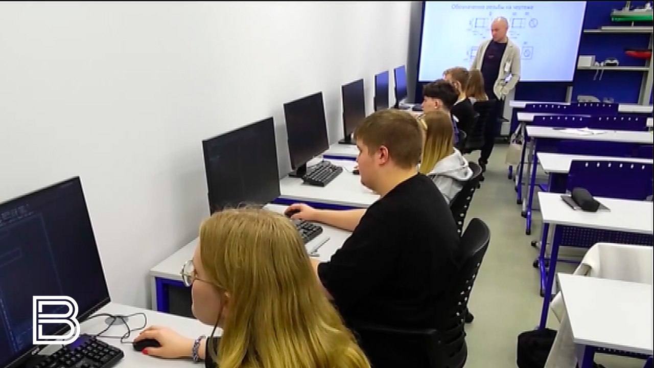 Приемная кампания по программам среднего профобразования завершилась в Мурманской области От абитуриентов поступило около 14 7 тысячи заявлений Почти 11 5 тысячи человек подали заявления на обучение за счет средств областного или федерального бюджета Зачислили более 5 8 тысячи абитуриентов в том числе 4 3 тысячи человек на бюджет 98 от плана приема Как сообщили в министерстве образования и науки Мурманской области на 46 от общего объема бюджетных мест прием ведется по федеральному проекту Профессионалитет Все самые важные новости Telegram MAX