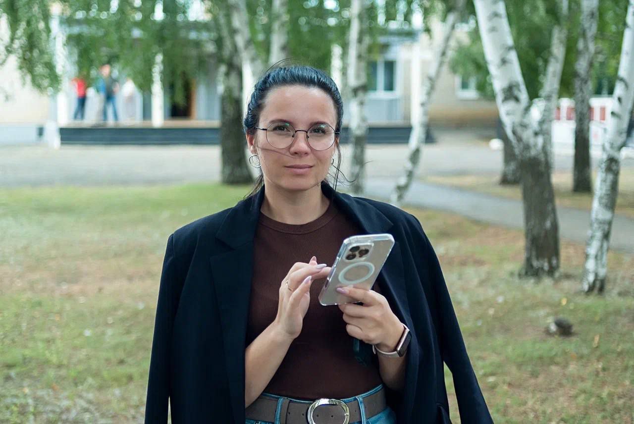 РИА56 Департамент информполитики Оренбуржья возглавила Екатерина Кальченко Указ о кадровом назначении подписан губернатором Евгением Солнцевым Екатерине 35 лет В прошлом она журналист одного из тюменских телеканалов а последние полгода работала в пресс службе главного управления строительства Тюменской области В Оренбург Екатерина переехала с семьёй мужем и детьми И со вчерашнего дня приступила к работе в новой должности