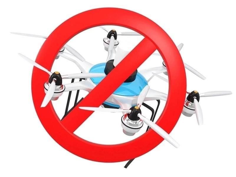 Внимание! Запуск дронов запрещён!  На территории Московской области, включая и м.о. Истра, запрещен полет частных беспилотных летательных аппаратов.     С 2023 года Московская область приостановила выдачу разрешений на использование дронов всеми гражданами и организациями.    Исключением являются случаи официальных авиационных работ госорганов и специальных служб региона.    Нарушение запрета грозит штрафами и ответственностью вплоть до уголовной.    Если вы обнаружили беспилотник в небе, срочно позвоните на номер экстренной связи: 112, подробно сообщив место, время наблюдения и примерные характеристики устройства.  #моИстра #безопасность #запретБПЛА