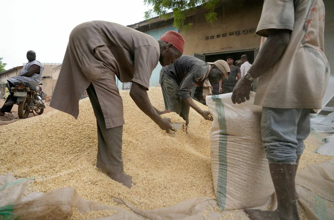 Африканские страны намерены увеличить торговлю с Россией генеральный секретарь Африканской континентальной зоны свободной торговли AfCFTA Вамкеле Мене На данный момент нет каких либо препятствий для этого необходимо лишь выработать юридические рамки для сотрудничества Соглашение о создании AfCFTA подписано весной 2018 года 54 африканскими странами Фактически оно вступило в силу с 1 июня 2020 года AfCFTA направлена на создание общего африканского рынка и экономическую интеграцию континента Африканская инициатива Подписаться