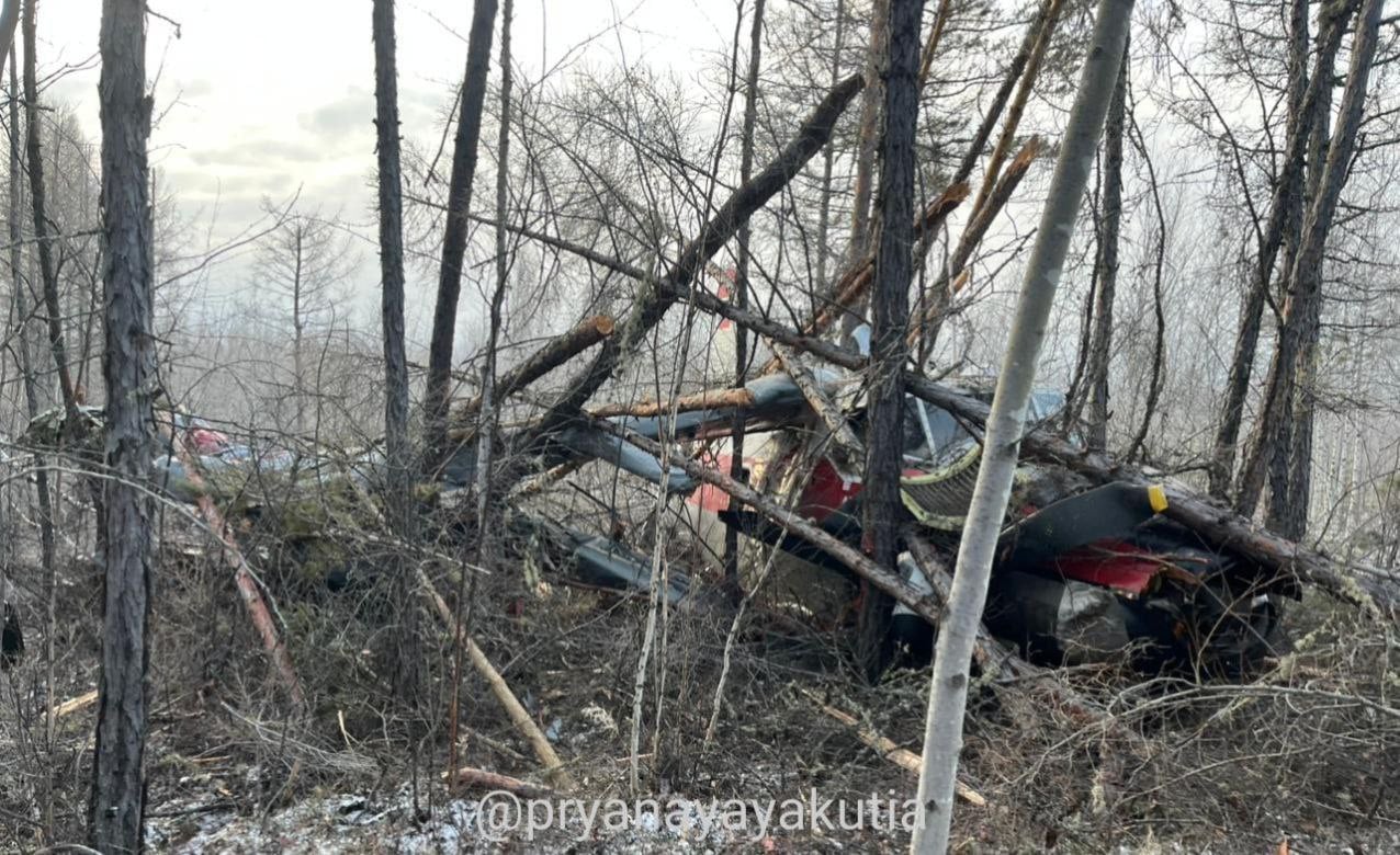 Следственными органами Восточного межрегионального следственного управления на транспорте СК России возбуждено уголовное дело по ст. 263 УК РФ  нарушение правил безопасности движения и эксплуатации воздушного транспорта .  По предварительным данным, 13 октября 2024 года самолет Ан-3, выполнявший  рейс Олекминск-Железногорск-Илимский, совершил жесткую посадку вблизи г. Олекминск Республики Саха  Якутия . На борту самолета находилось 3 члена экипажа  и 2 пассажира. В результате происшествия погиб один человек.  Следователями и следователями-криминалистами проводится комплекс следственных действий, направленных на установление обстоятельств происшествия, сообщает Восточный Межрегиональный СУТ СК РФ.