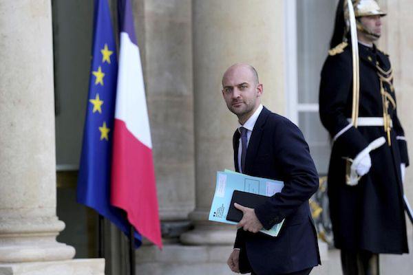 Глава МИДа Франции заявил о необходимости прямого канала связи с Россией Европейские страны должны общаться с Москвой без посредников Об этом рассказал Жан Ноэль Барро в интервью газете Liberation Европейцы которые на данный момент являются основными сторонниками Украины в финансовом и военном вопросах должны иметь возможность располагать каналом с Россией для отстаивания своих интересов без перекладывания ответственности на кого либо отметил министр Подписаться на Говорит Москва Telegram VK MAX