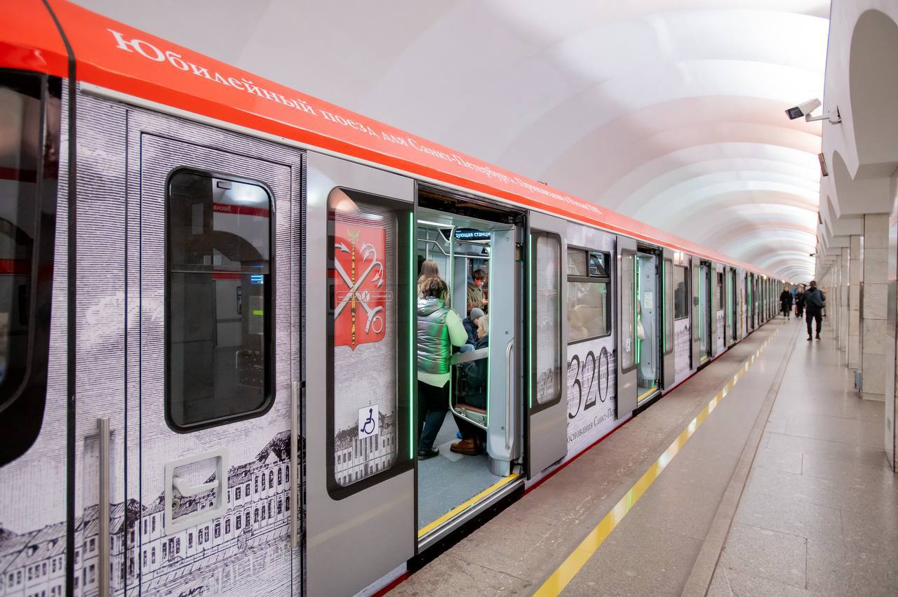 Производство тяговых двигателей для метро и электропоездов наладят в Петербурге в 2026 году Выпуском займётся завод Электропульт рассказал вице губернатор Кирилл Поляков Вопросы развития машиностроения в Северной столице обсудили на расширенном заседании регионального совета СоюзМаш России Сейчас в Северной столице в машиностроительной отрасли работают более 260 предприятий на которых трудятся свыше 150 тысяч человек Сергей Ермохин ДП Подписаться на ДП в Telegram MAX