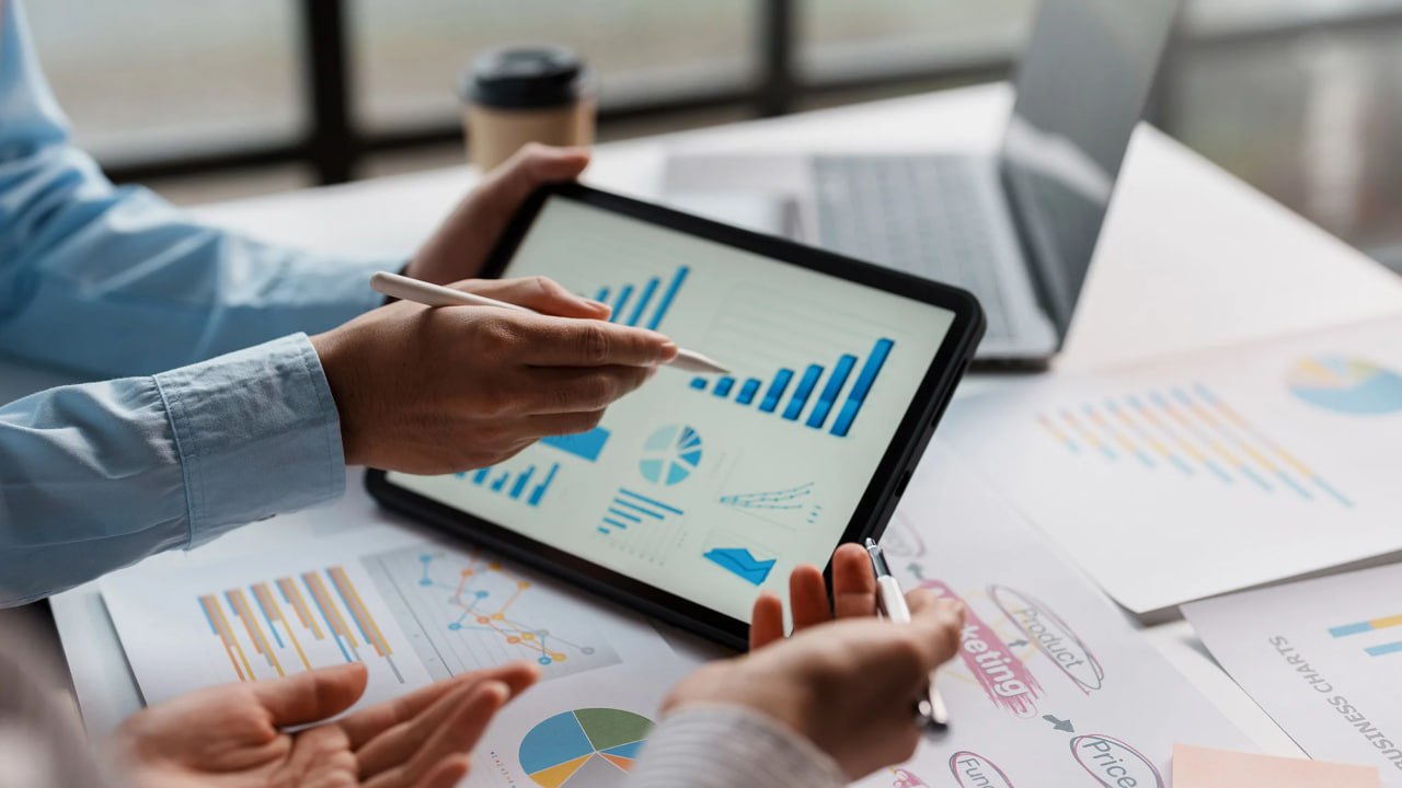 Запертый капитал в России за год появилось восемь новых инвестфондов Softline Venture Partners представил карту с 43 активными инвестиционными фондами и 15 государственными институтами развития Фонд считается активным если совершает сделки в России или имеет в стране структуру для поиска проектов офис сайт инвестиционный портфель В прошлом году количество фондов составило 35 подсчитали в Softline Venture Partners Эксперты считают рост закономерным и объясняют его тем что российский капитал вынужденно остается в пределах страны Подробнее на сайте Forbes Getty Images