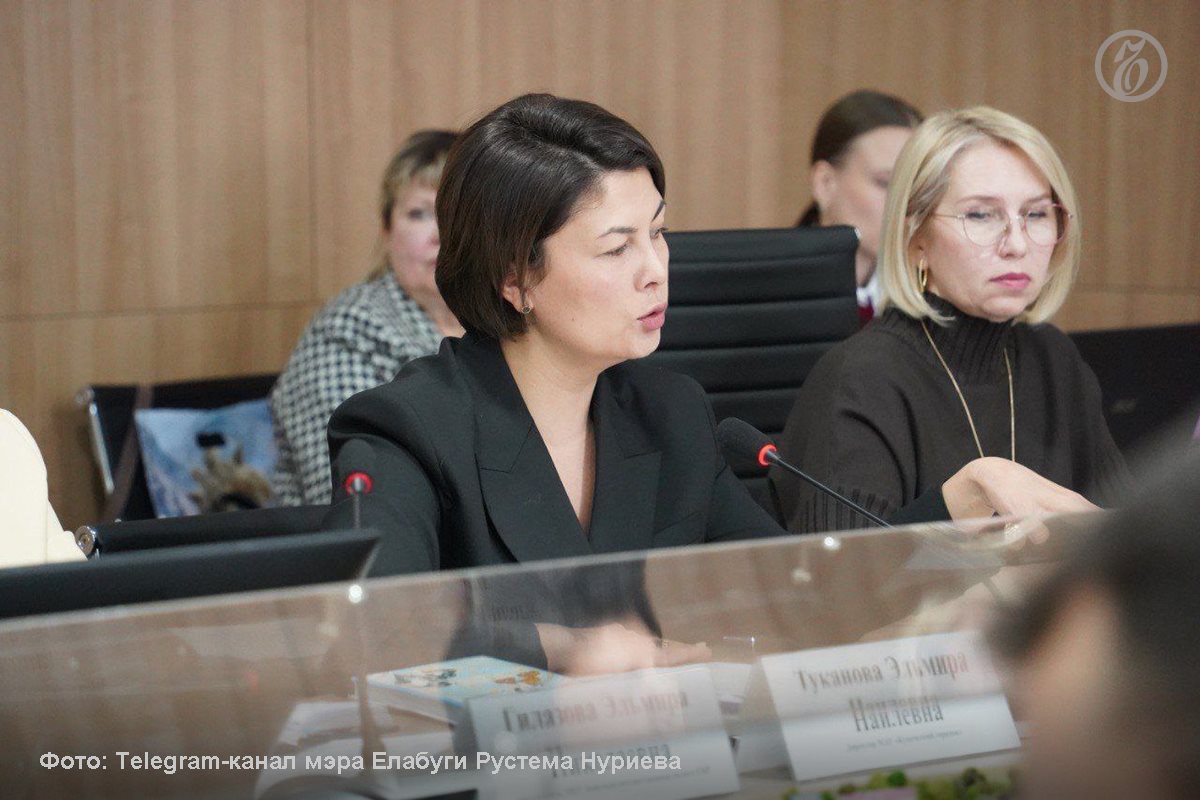 Эльмира Туканова возглавлявшая департамент туризма Свердловской области перешла на работу в туристическую организацию в Елабуге Татарстан Туканова возглавила МАУ Купеческий городок в Елабуге По данным Telegram канала главы Елабужского муниципального района Рустема Нуриева Эльмира Туканова уже принимала участие во встрече с предпринимателями и представителями Ассоциации предприятий малого и среднего бизнеса Подписывайтесь на Ъ Урал