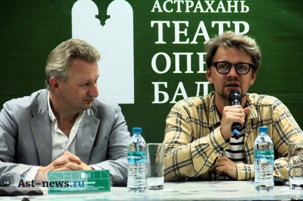 Астраханцев ждёт эпическая премьера оперы Война и мир AST NEWS посетил пресс конференцию по этому поводу и узнал много интересных фактов по главному событию уходящего лета традиционной оперной премьере на Соборной площади кремля 20 и 30 августа театр оперы и балета здесь представит Войну и мир Сергея Прокофьева в постановке режиссёра Сергея Новикова которая станет красивым завершением международного фестиваля классического искусства Каспийские сезоны Подробности ast news ru node astrakhantsev zhdyet epicheskaya premera opery voyna i mir