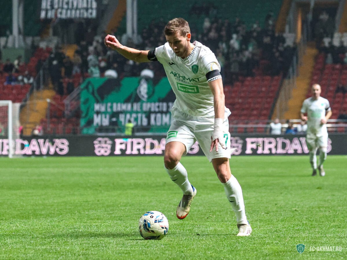 Ахмат с Оренбургом откроют 18 тур РПЛ Сегодня в РПЛ стартует заключительный 18 тур перед началом зимней паузы Его откроют очной встречей Ахмат и Оренбург Начало встречи в Грозном запланировано на 19 00 по московскому времени Читать полностью