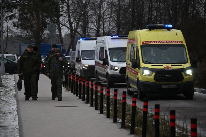 Массовое отравление детей спортсменов в Сочи проверяет прокуратура Пострадали дети в возрасте 10 12 лет которые приехали на курорт для участия в соревнованиях по регби Помощь медиков также потребовалась их сопровождающим Госпитализировать их не стали но гостиницу где остановились юные рэгбисты проверяет прокуратура на соблюдение санитарных норм 0 Подписаться на kp sochii