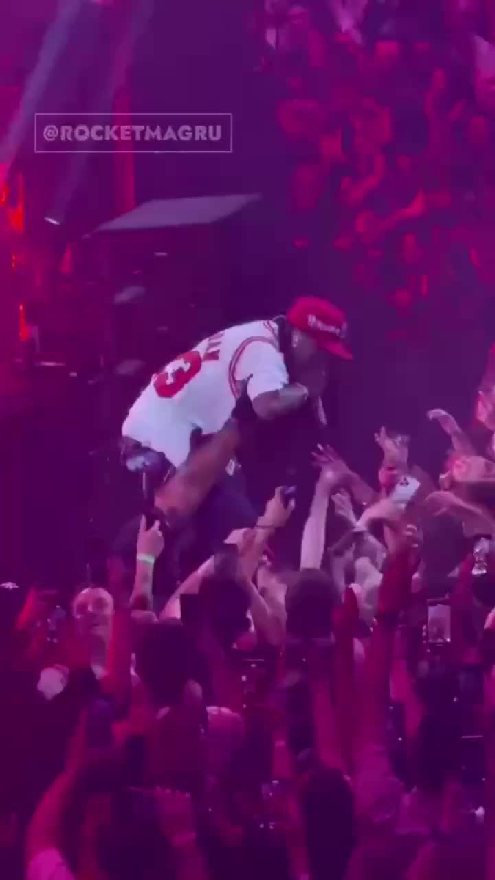 Попытка кражи кольца Tyga на концерте завершилась неудачей