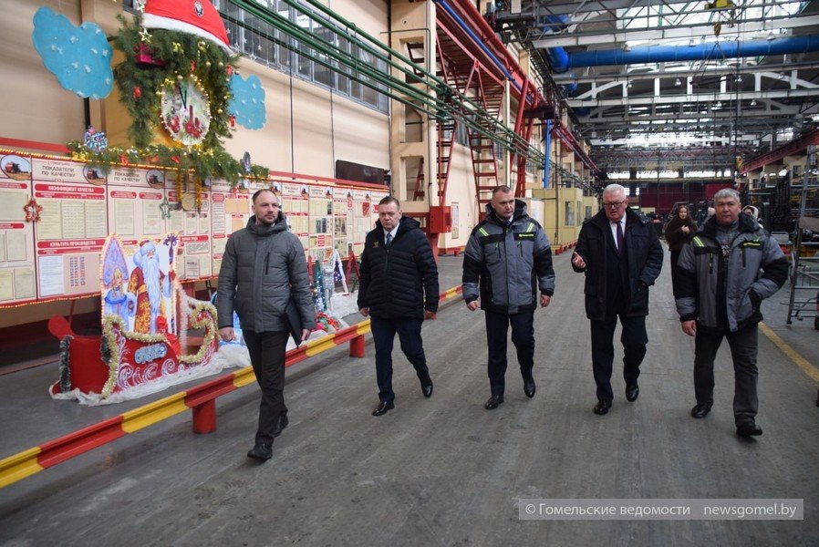 Холдинг Гомсельмаш посетил председатель ЦИК Беларуси Игорь Карпенко Председатель Центральной избирательной комиссии Республики Беларусь Игорь Карпенко посетил с рабочим визитом один из флагманов отечественного машиностроения холдинг Гомсельмаш Подпишитесь на Гомельские ведомости