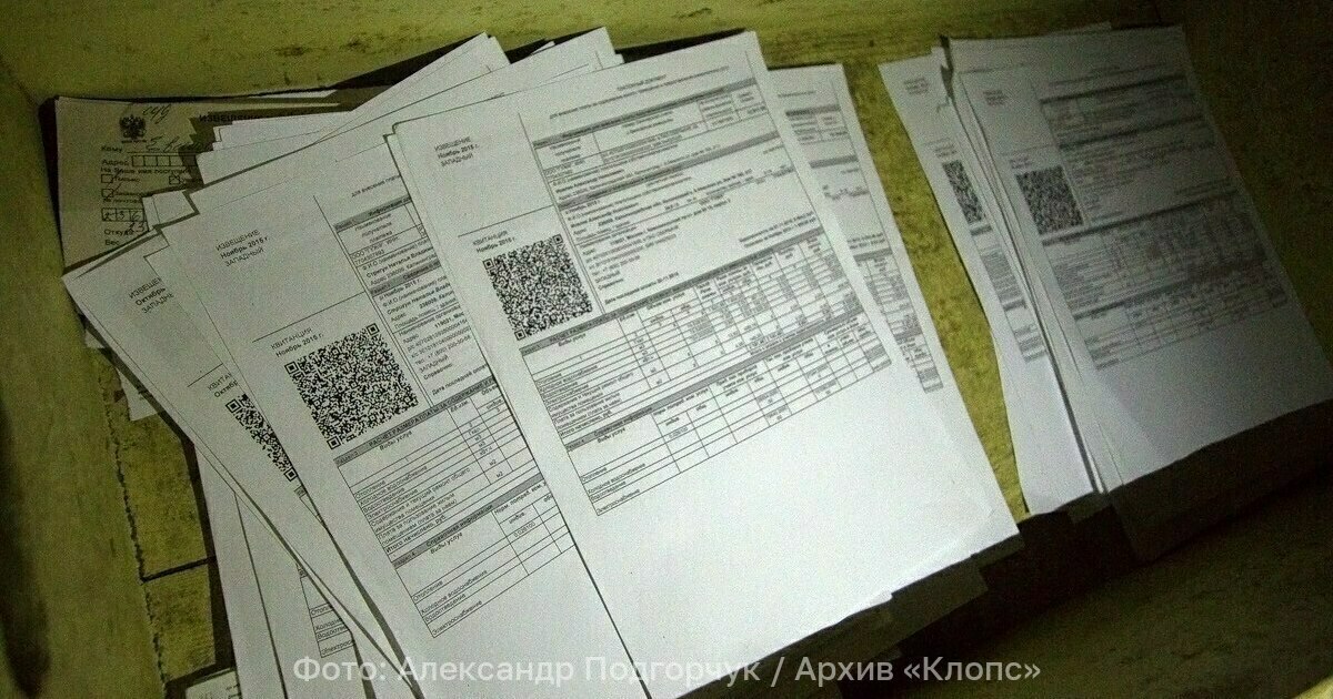 С 1 марта на оплату услуг ЖКХ россиянам отведут всего 10 дней В России с 1 марта 2026 года изменятся сроки оплаты услуг ЖКХ Изменения заключаются в следующем на данный момент до вступления в силу изменений срок платы за жилое помещение и коммунальные услуги установлен ежемесячно до десятого числа месяца следующего за истёкшим месяцем С 1 марта 2026 года плату нужно будет вносить до 15 числа месяца следующего за истёкшим месяцем рассказала кандидат юридических наук Ольга Леонова То есть при оплате за март коммуналку нужно будет оплатить не позднее 15 апреля Кроме того с марта 2026 года изменится срок получения квитанций за коммунальные услуги они станут приходить не 1 го а 5 го числа каждого месяца По мнению законодателей новые правила направлены на то чтобы у населения накапливалось меньше пени за просрочку оплат услуг ЖКХ В Калининградской области сейчас часть квитанций необходимо оплатить до 10 числа а часть до 25 го