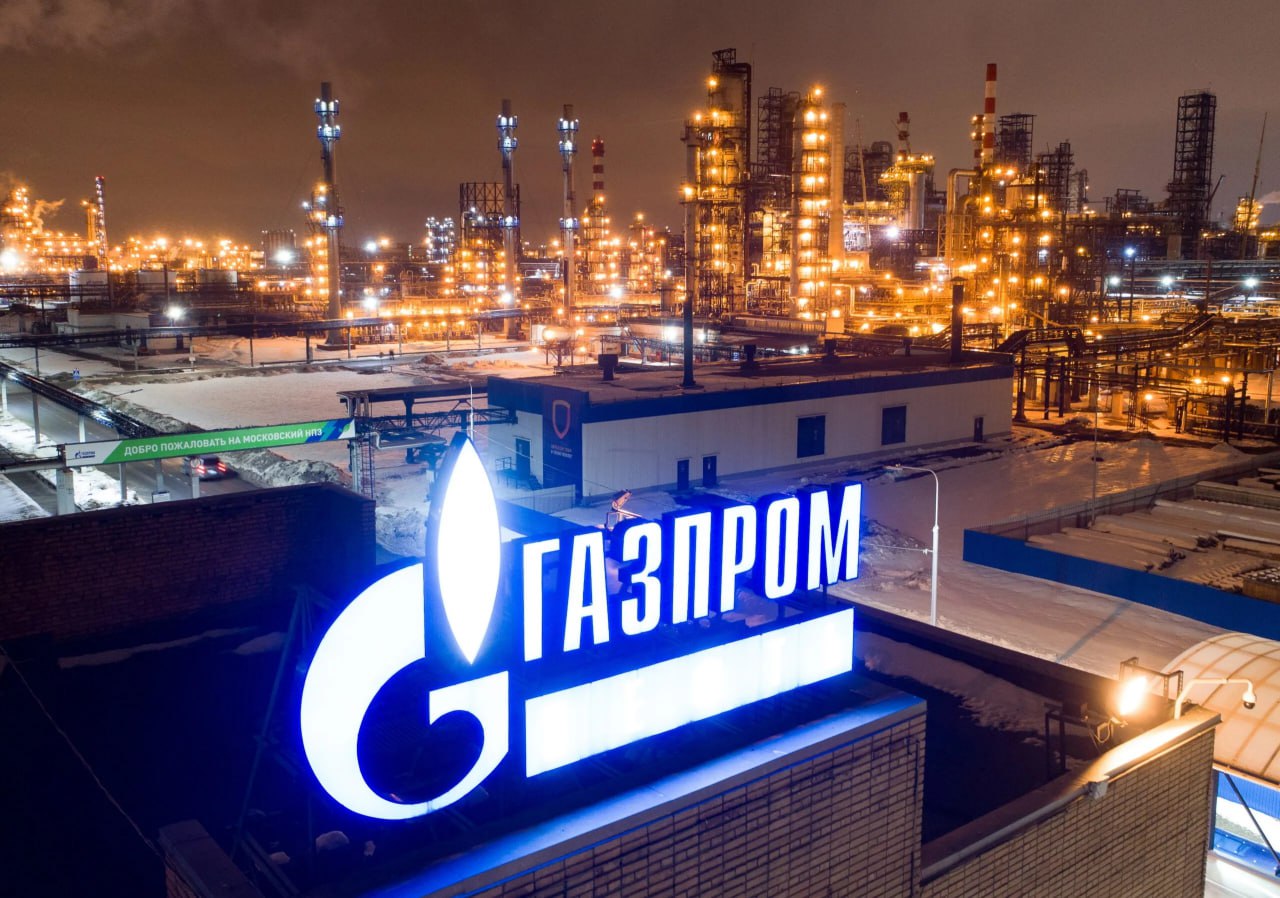 Россия и Китай подписали соглашения по дальневосточному газовому маршруту Газпром и китайские CNPC и Pipe China подписали соглашения о проектировании, строительстве и вводе в эксплуатацию трансграничного участка дальневосточного маршрута поставок газа в Китай Участок газопровода пройдёт через реку Уссури в районе городов Дальнереченск Россия и Хулинь Китай Газ в объёме 10 млрд кубометров в год пойдёт в Китай по дальневосточному маршруту в конце января 2027 года «КРИСТАЛЛ РОСТА» ранее информировал, что по газопроводу «Сила Сибири» из России в Китай поставлены первые 100 млрд кубометров газа