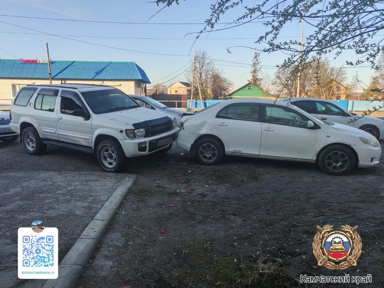 Пьяный лихач устроил ДТП в Елизово Ранним утром 18 мая на улице Магистральной в Елизово 34-летний водитель Nissan Terrano в пьяном виде врезался в припаркованную Toyota Corolla Axio. К счастью, обошлось без пострадавших. Тест показал, что алкоголь в выдохе водителя превышал норму в 5 раз — 0,822 мг/л, сообщили "ЧП Камчатка" в ГАИ. Оказалось, что за последний год этот лихач уже 38 раз попадался на нарушениях ПДД, в основном — за превышение скорости. Теперь ему грозит штраф 45 тысяч рублей и лишение прав на 1,5-2 года. Дело передано в суд. Напоминаем: вождение в нетрезвом виде — это риск не только для самого водителя, но и для окружающих.
