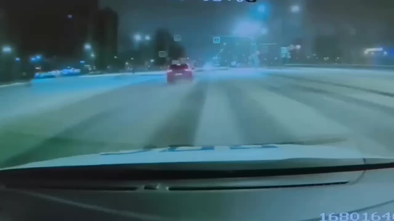 18-летний мурманчанин арестован за угон автомобиля и попытку скрыться от полиции в Санкт-Петербурге