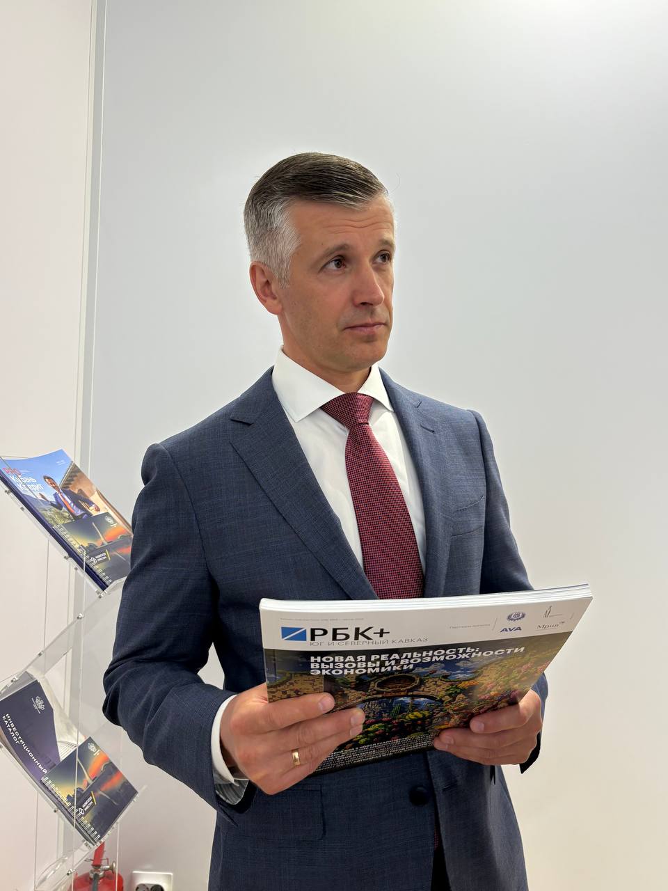 Парк развлечений за 10 млрд рублей планируют создать в Горячем Ключе Сейчас инвестор на этапе проработки проекта. Соглашение о его реализации может быть заключено в следующем году. «У нас есть планы реализовать еще один очень значимый проект, в целом не только для Горячего Ключа, но и для Краснодарского края — строительство нового парка развлечений по аналогии с сочинским. Этот проект мы планируем, я думаю, к следующему форуму уже подписать здесь. У инвестора есть опыт в создании такого рода объектов. Сказать об инвестициях пока сложно. Но по предварительной оценке, их объем составит не менее 10 млрд рублей», — сообщил РБК Краснодар мэр города Сергей Белопольский на полях ПМЭФ-2025. #Стройка #Туризм РБК Краснодар
