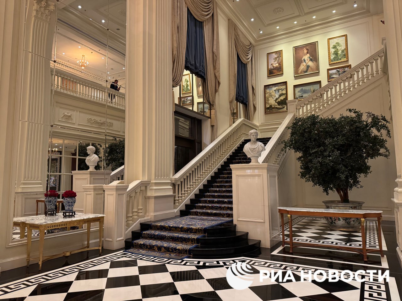 Пятизвездочный отель Ritz Carlton в Тяньцзине на дни саммита ШОС стал резиденцией Путина передает корреспондент РИА Новости Подписаться на РИА Новости