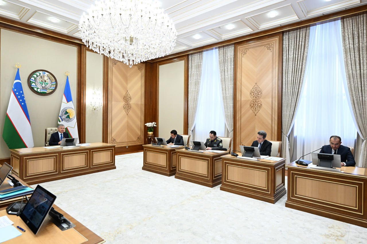 Шавкат Мирзиёев ознакомился с предложениями по запуску в космос искусственного спутника и подготовке первого узбекского космонавта На презентации было предложено подготовить специалистов и сформировать инженерную команду а также осуществить запуск научного спутника Мирзо Улугбек формата 6U в 2028 году Также предложено подготовить космонавта к краткосрочному космическому полету продолжительностью 10 14 дней repost uz masshtabnie plani po sfere Подписывайтесь на Repost