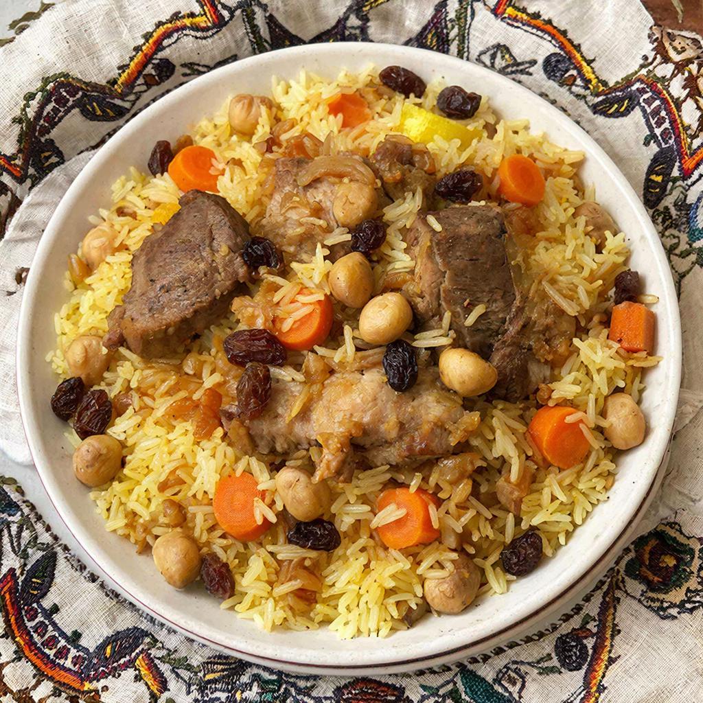 Грызуны грязная посуда и персонал без медкнижек в Туле Плов Центр закрыли на два месяца  Речь идет о заведении на улице Пирогова 4 Туда с проверкой нагрянул Роспотребнадзор который выявил многочисленные нарушения санитарно эпидемиологических требований  Так в кафе был нарушен режим обработки столовой посуды и кухонного инвентаря персонал работал без медкнижек и пройденных осмотров нашли следы пребывания грызунов В итоге суд приостановил работу Плов Центра на 60 суток