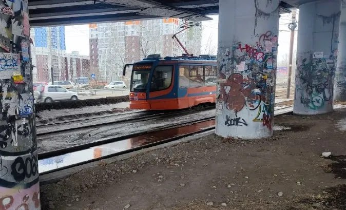 ⏺ Расписание общественного транспорта изменится в Хабаровске на праздниках В длинные выходные автобусы перейдут на график работы субботних 2, 3 и 10 мая и воскресных 1, 4, 8, 9 и 11 мая дней. Информацию о местонахождении общественного транспорта можно узнать в мобильном приложении Go2bus, на сайте «Транспорт27.рф» или по телефону 45-00-56 у диспетчера «ХМНИЦ».