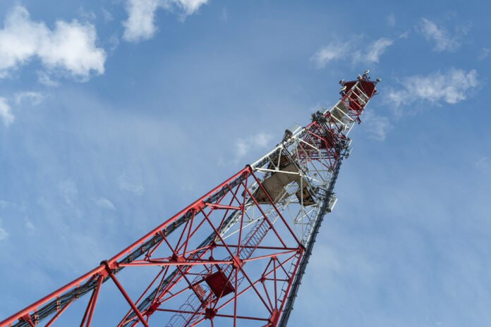 Базовые станции сотовой связи планируют построить еще в 17 селах Якутии в 2026 году Устойчивую сотовую связь в 2026 году в рамках федерального проекта Устранение цифрового неравенства 2 0 получат 17 сел республики Об этом в ходе прямого эфира в социальных сетях сообщил министр инноваций цифрового развития и инфокоммуникационных технологий республики Петр Николаев Подробнее читайте по ссылке Фото Наталья Шатохина NEWS ru ТАСС yk24 ru в MAX Telegram ВК VK Видео