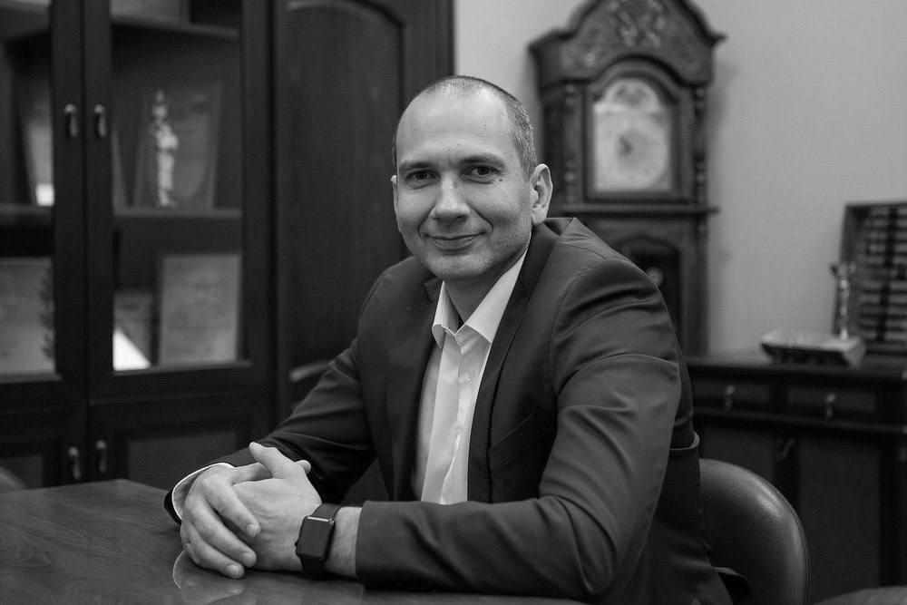 Вы читаете моё письмо когда меня уже нет Во всём виновата моя жена Экс замглавы Минтруда Алексей Скляр найден мёртвым в своём частном доме в Москве Он покончил с собой Дверь в его дом была открыта а тело лежало у порога Незадолго до смерти он написал своим друзьям что уходит из жизни из за жены bankoffo