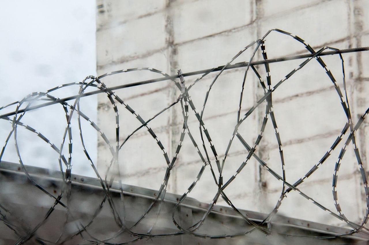 На россиянку бросившую младенца в аэропорту Антальи завели уголовное дело Статья покушение на убийство новорожденной дочери Следователи собирают доказательства и уже опросили подозреваемую сообщили в СК Московской области Девушку приговорили к 15 годам лишения свободы в Турции Но затем апелляционный суд смягчил статью и россиянку отпустили В своем первом интервью после выхода из тюрьмы Екатерина рассказала что намерена забрать дочь Ребенка вывезли в Россию сейчас ее воспитывают в приемной семье в Подмосковье Global Look Press Svetlana Vozmilova суд тюрьма Подписаться на ОТРАЖЕНИЕ