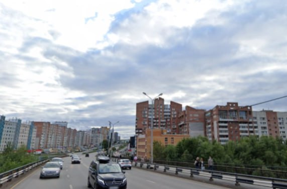 Стало известно кто построит вторую очередь моста через Егошиху в Перми Победителем аукциона на право строительства второй очереди моста через реку Егошиху в Перми стало АО Уралмостострой Работы пройдут в рамках реконструкции ул Революции Стоимость контракта составит 1 7 млрд руб при максимальной цене в 1 9 млрд руб Согласно техническому заданию подрядчику предстоит расширить проезжую часть с четырёх до шести полос 3 3 Протяженность участка составляет 257 м Начать работы планируется 22 сентября 2025 года завершить 21 октября 2027 года rbc perm