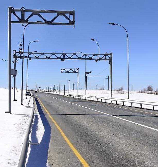 Важная информация для грузоперевозчиков Автоматические пункты весогабаритного контроля на Западном Обходе Челябинска переведены в рабочий режим 4 февраля 2026 года проведена углубленная проверка работоспособности обоих АПВГК По результатам проверки вынесено решение  Пункты АПВГК на участках   на а д Обход г Челябинска Западный км 14 050   на а д Обход г Челябинска Западный км 22 700 готовы к применению в целях государственного регулирования в том числе для передачи материалов измерения параметров транспортных средств в ЦАФАП Ространснадзора Будьте внимательны соблюдайте правила перевозки тяжеловесных грузов Отметим что данные меры необходимы для защиты дорожного полотна от разрушения и повышения безопасности дорожного движения