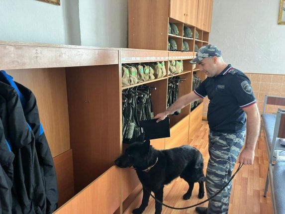 В воинских частях Уссурийска искали наркотики — ничего не нашли Полицейские провели антинаркотические мероприятия в воинских частях Читать подробнее на сайте...