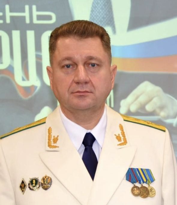 Руководитель Свердловской области Денис Паслер подписал указ о назначении директором департамента противодействия коррупции Свердловской области Оборока Андрея Николаевича. Он приступил к исполнению обязанностей 22 мая Андрей Николаевич Оборок родился в Шадринске Курганской области в 1974 году. Окончил Свердловский юридический институт. Прошел путь от помощника до прокурора города Кургана. В разные годы работал заместителем прокурора Челябинской и Свердловской областей. Пять лет возглавлял прокуратуру Кировской области. департамент информационной политики Свердловской области Подписаться на «ОГ» Прислать новость Поддержать канал