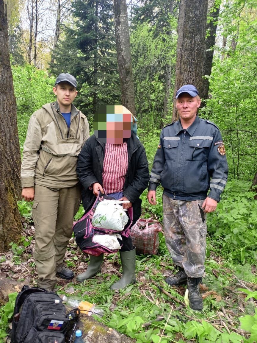 Ушла за колбой и заблудилась... Диспетчеру областной поисково-спасательной службы поступило сообщение о том, что жительница г. Березовский потерялась в лесном массиве в район разреза Черниговский. Спасатели прибыли на место, провели поиски и нашли женщину. Её вывели из леса и передали родственникам. От медицинской помощи она отказалась.